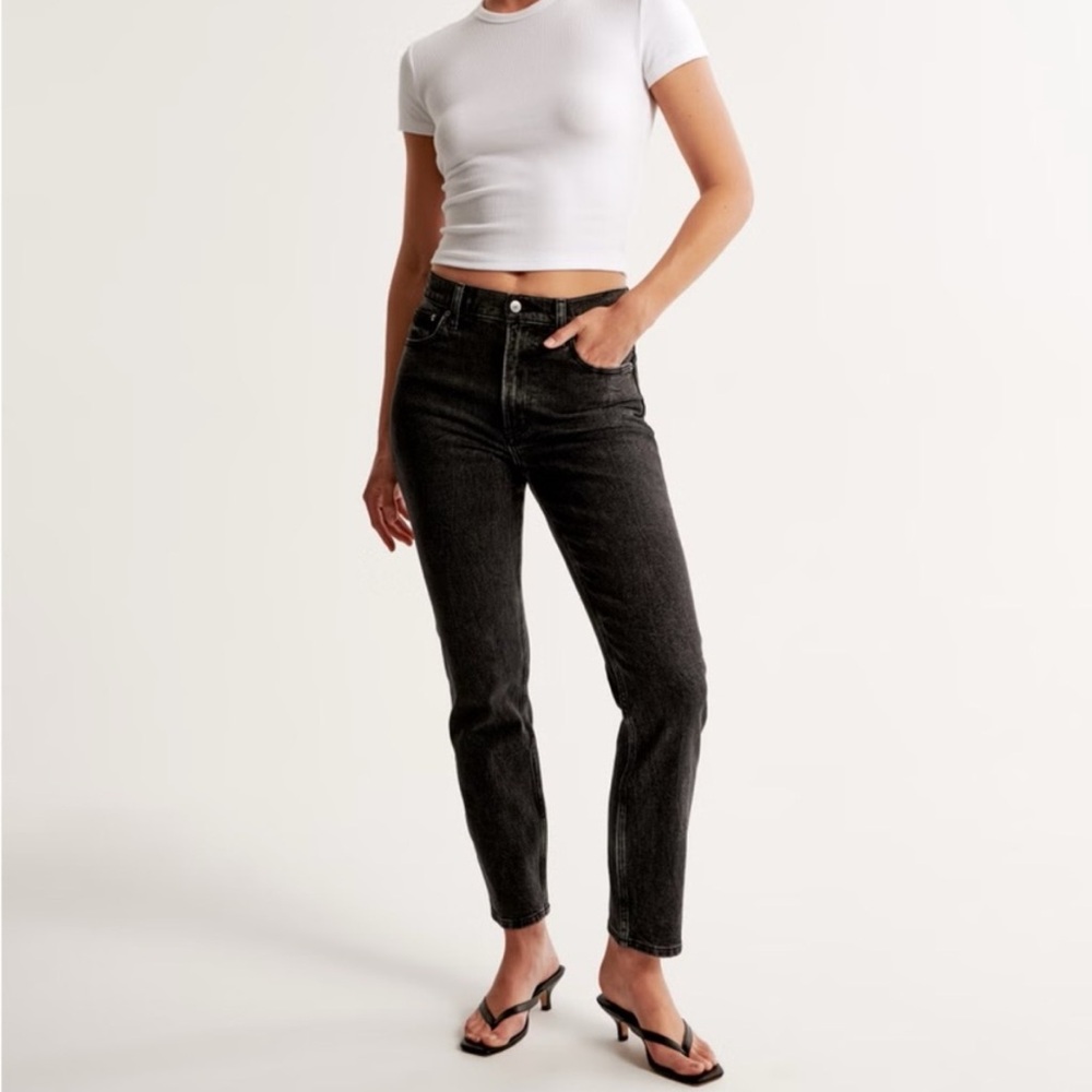 Abercrombie and Fitch The Mom High Rise Size 6 Black Jeans